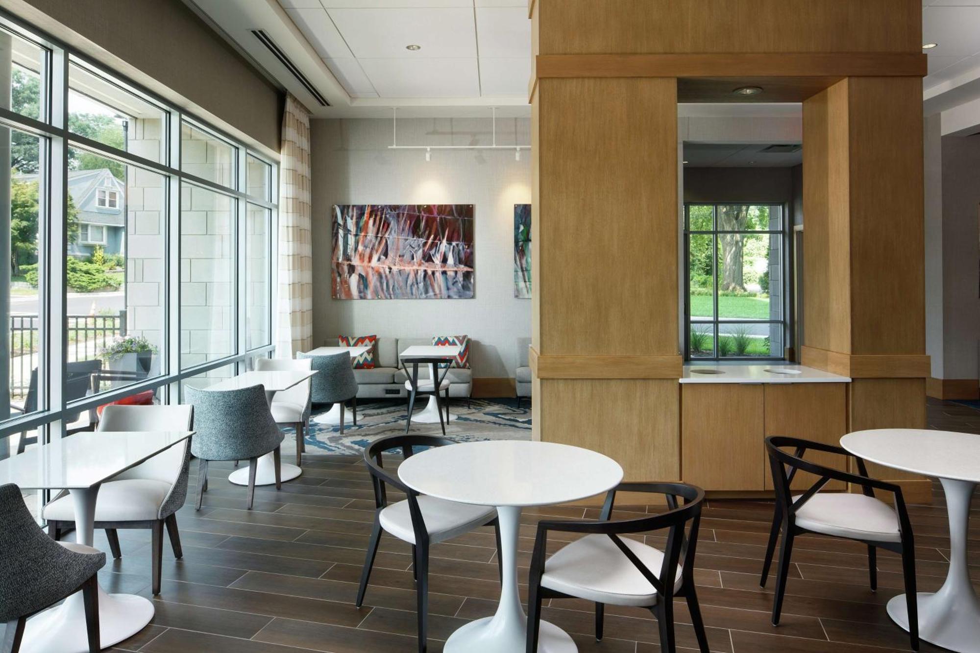 Hampton Inn & Suites Teaneck/Glenpointe Luaran gambar