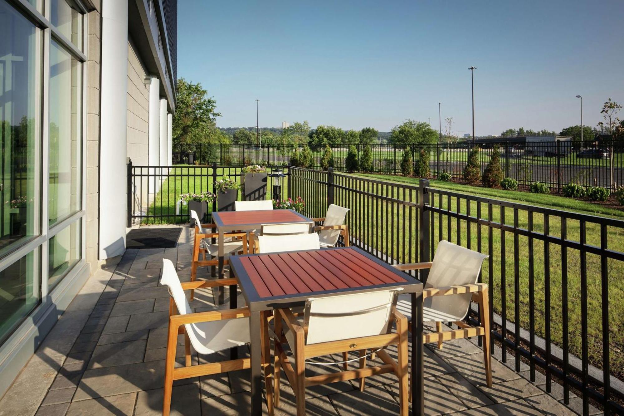 Hampton Inn & Suites Teaneck/Glenpointe Luaran gambar